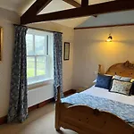 The Charles Bathurst 4*